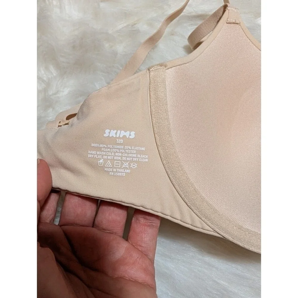 SKIMS Fits‎ Everybody T-Shirt Bra Everyday Comfort Support Nude 32D - Picture 5 of 6